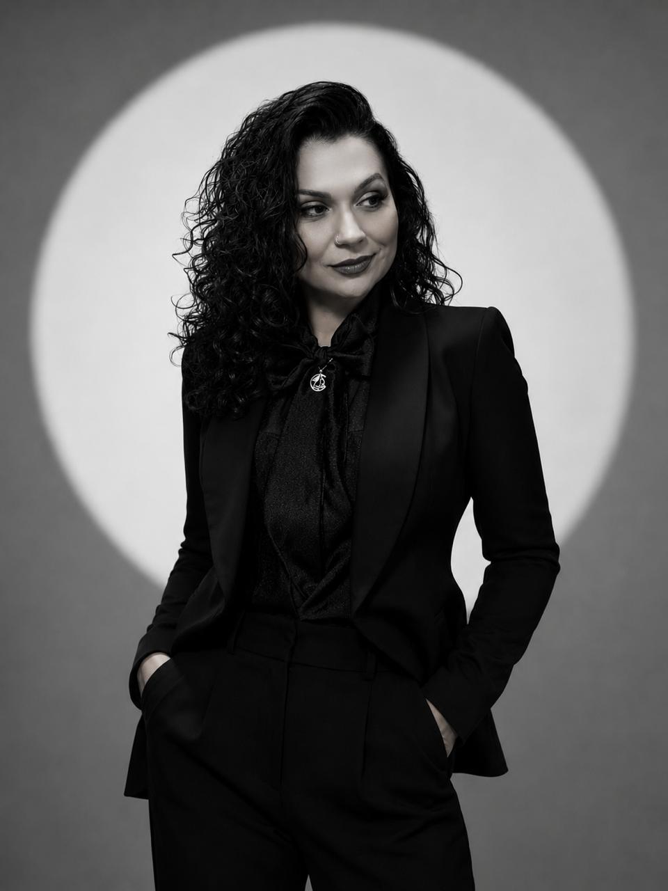 Retrato de Paula Odelli, Master Perita em PNL & Hipnose Clínica